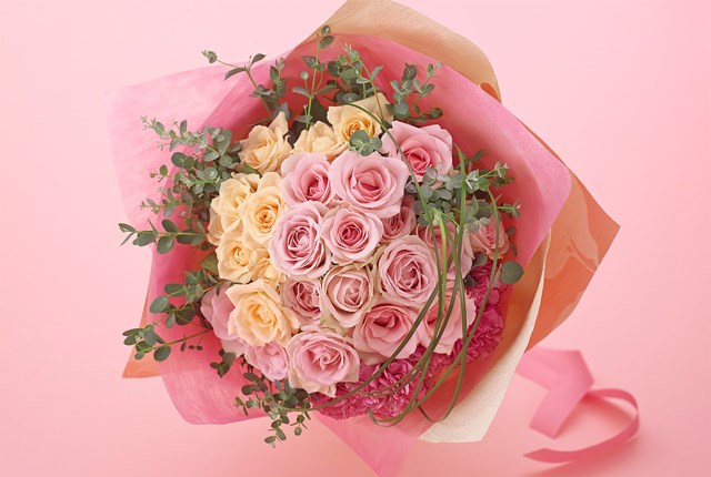 product image for Elegant hand-tied bouquet mainly with roses