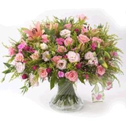 BOUQUET IN PINKS