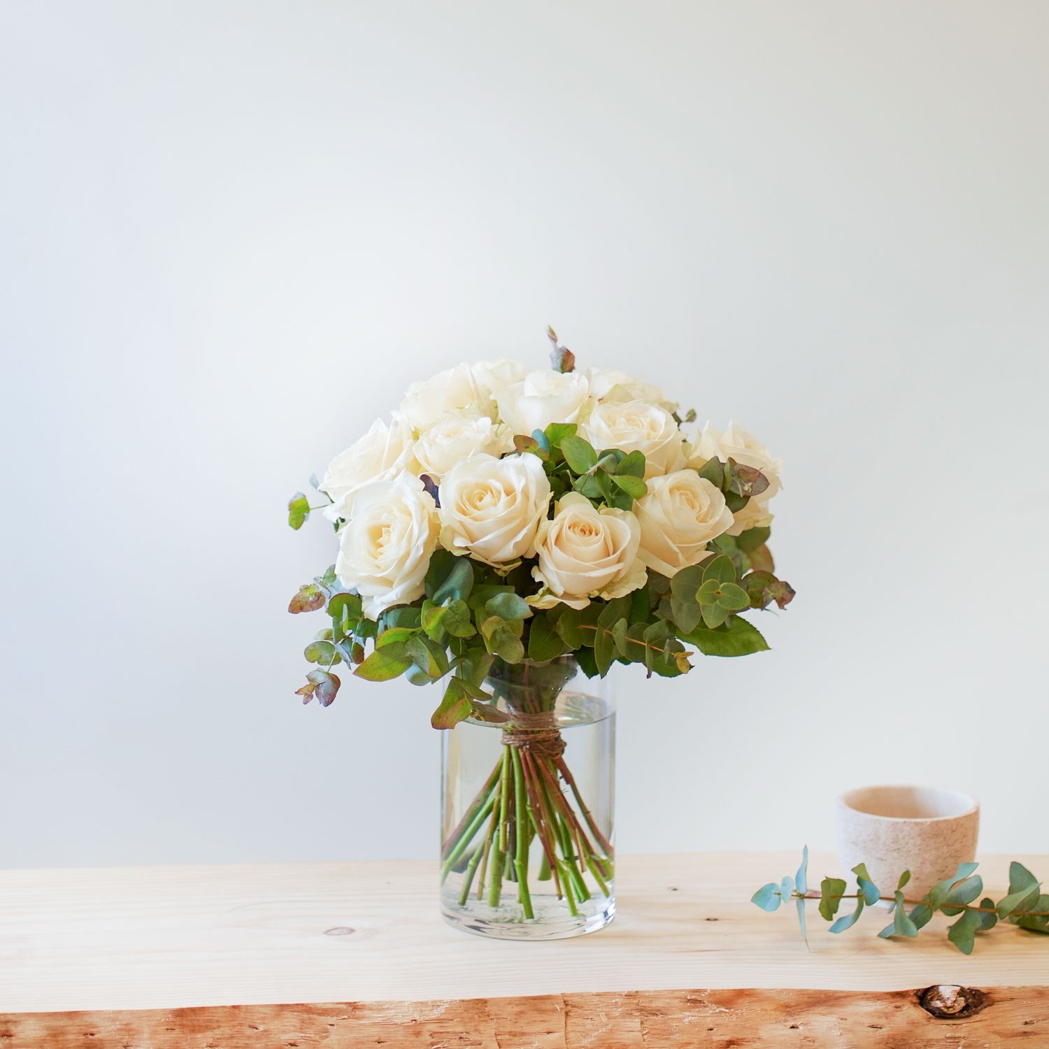 product image for 15 Short-stemmed White Roses