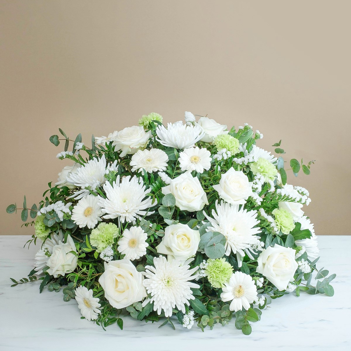 Funeral centrepiece in white tones