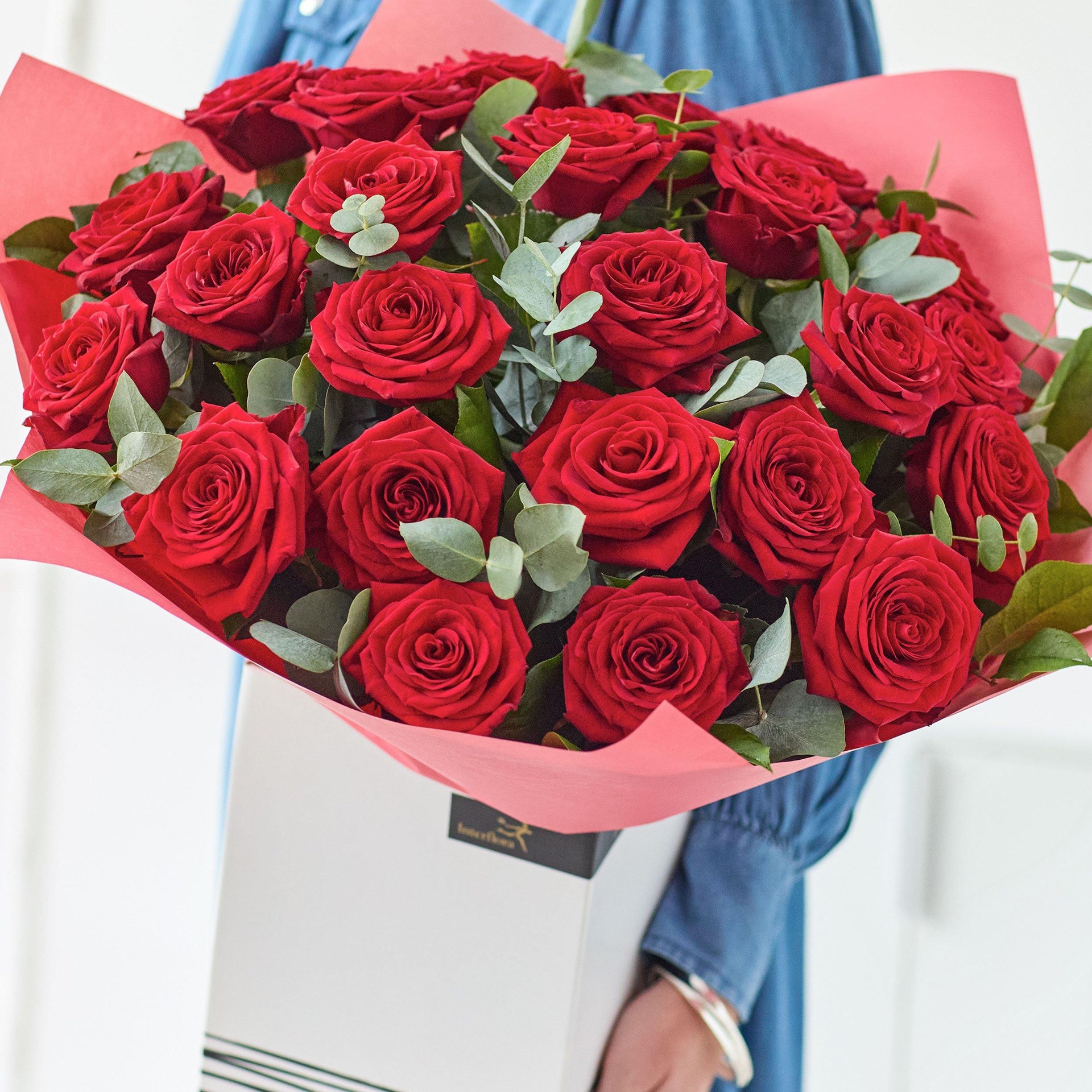 product image for 24 Sumptuous Red Roses