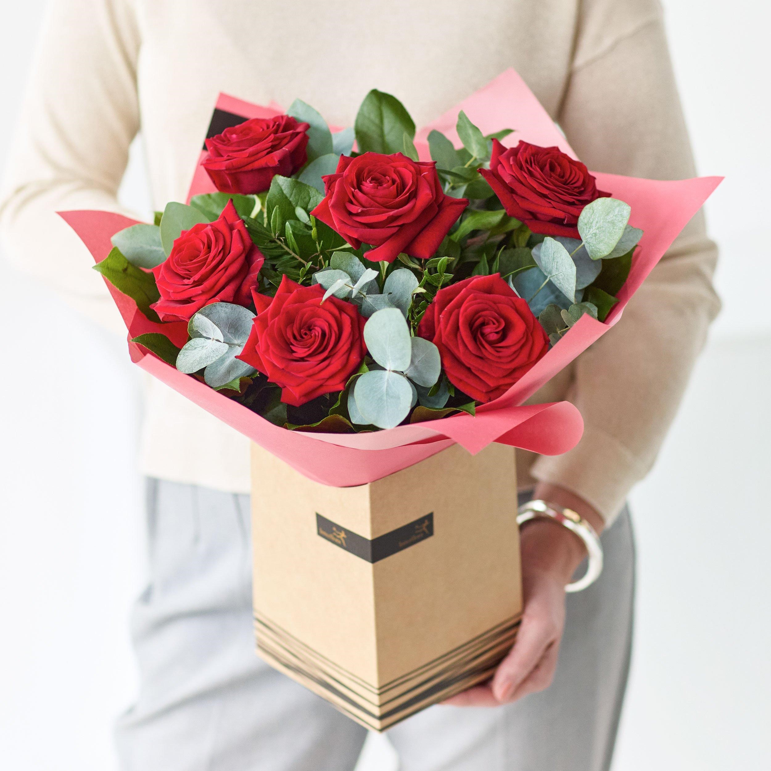 6 Red Rose Gift Box