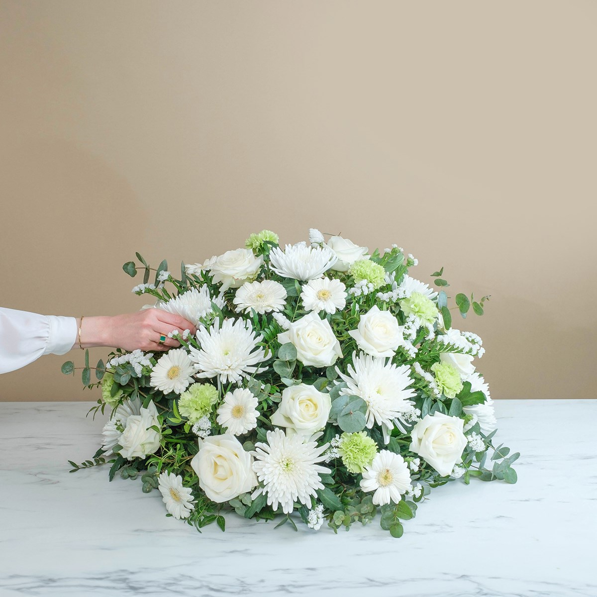 Funeral centrepiece in white tones