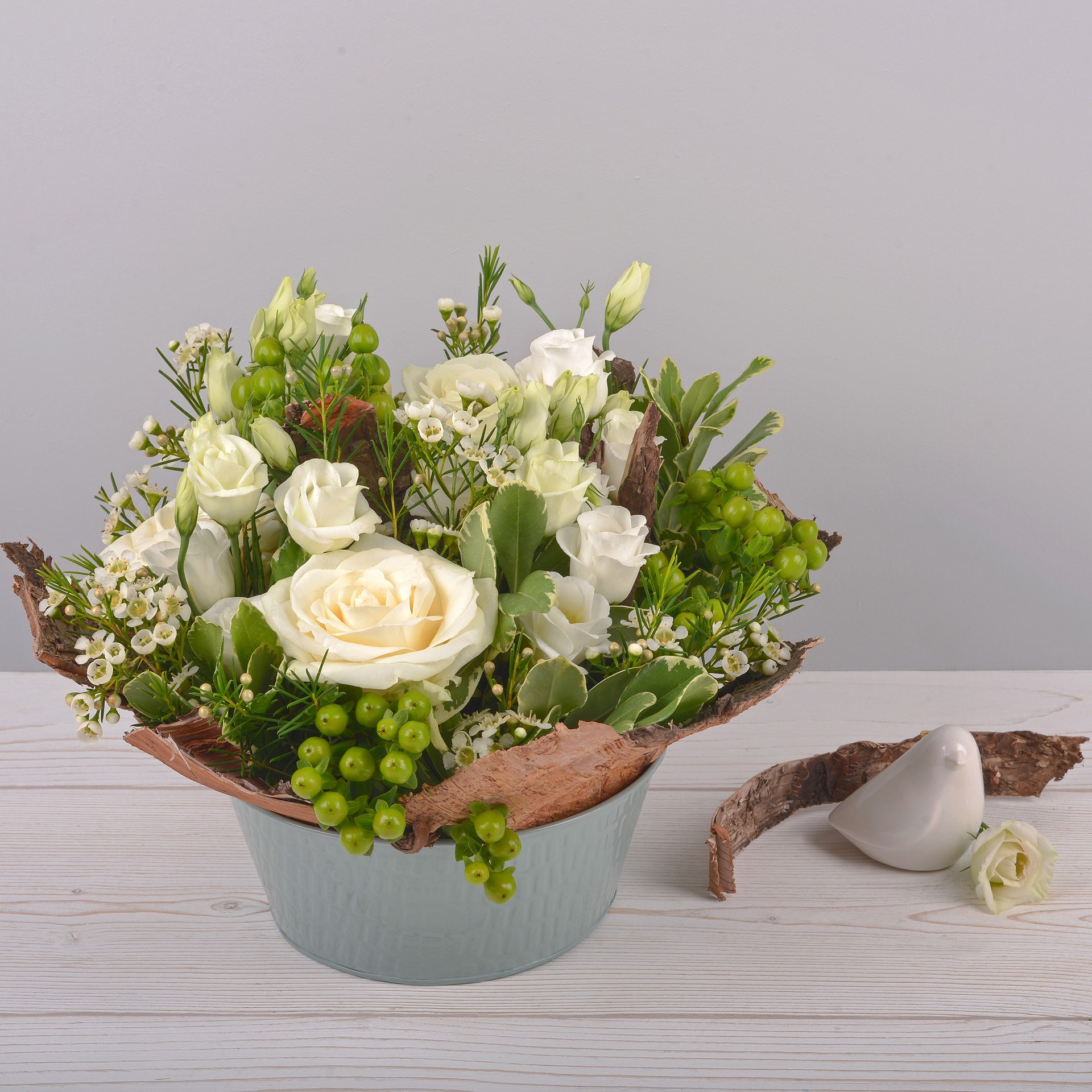 Cocon white flower arrangement