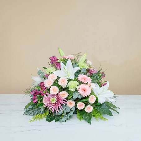 Funeral composition in delicate pink tones