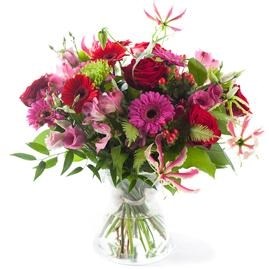 Charming pink red bouquet, excl. vase